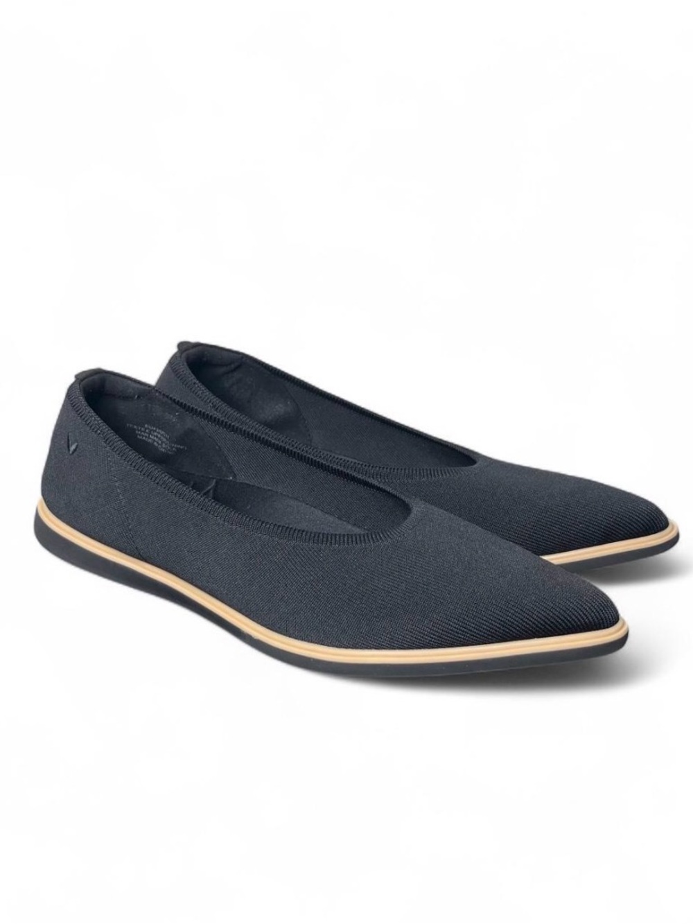 Vivaia Veronica Pointed Toe All Day Standing Flats in Black
